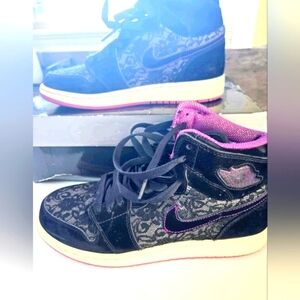 Jordan 1 Retro High Tops SZ Youth 6 / Women's 8